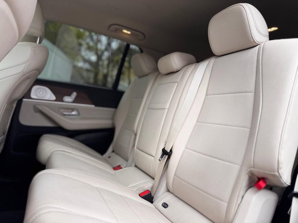 Used 2022 Mercedes-Benz GLS 450 4MATIC image 24