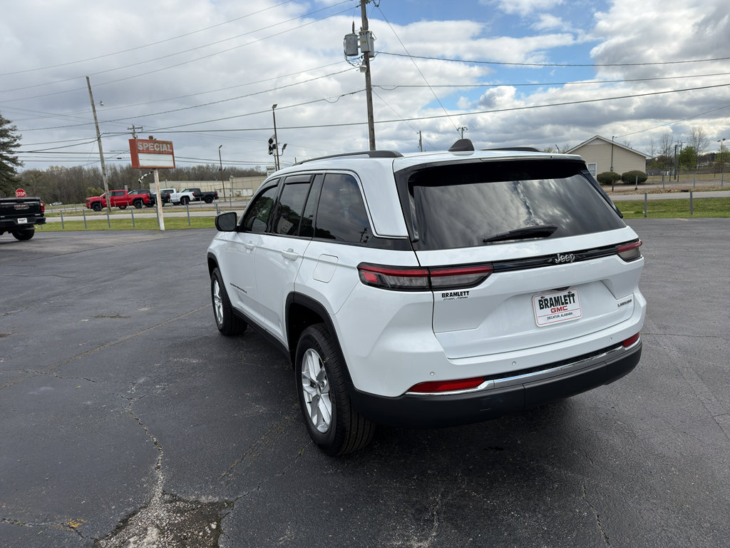 Used 2023 Jeep Grand Cherokee Laredo X image 7