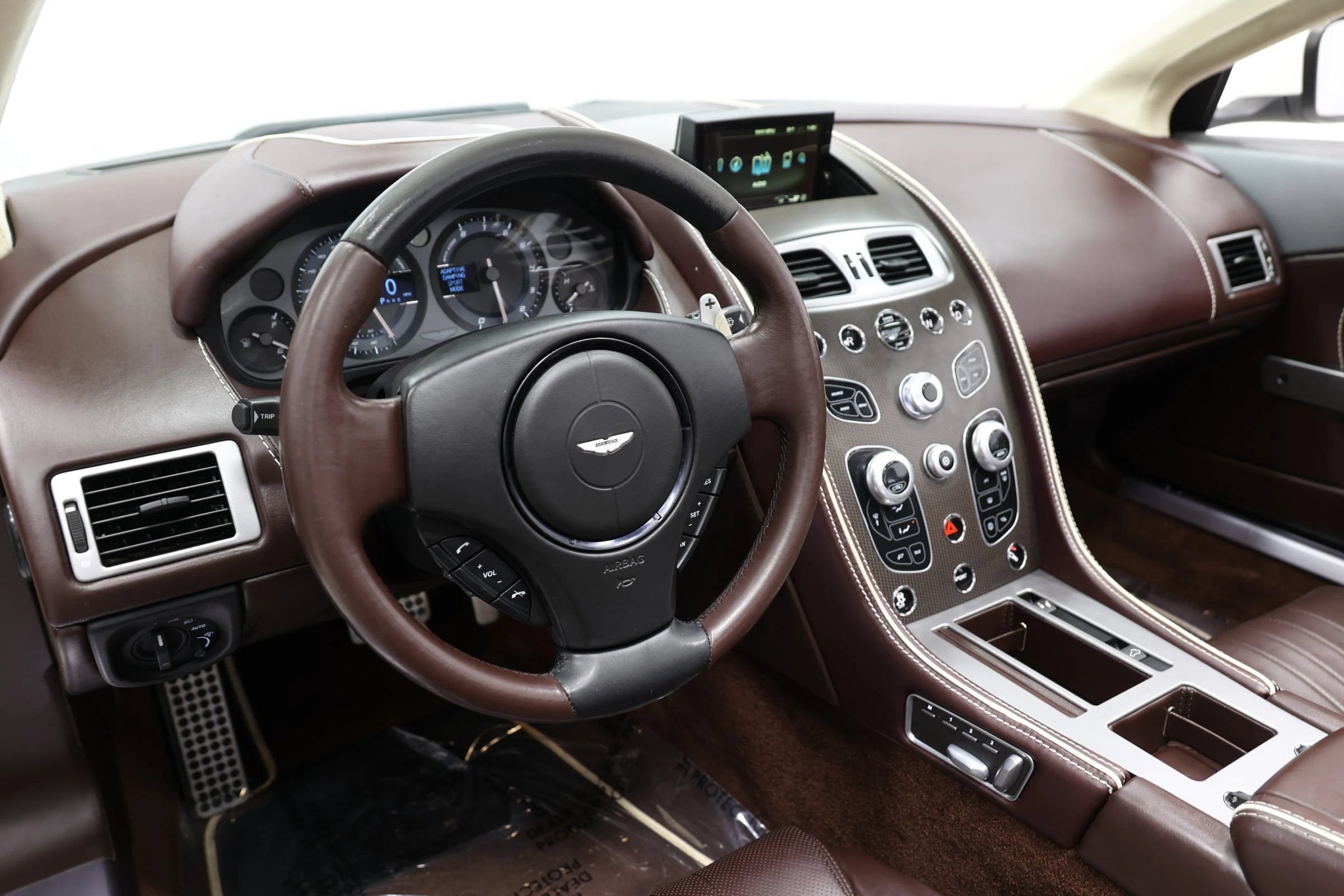 Used 2016 Aston Martin DB9 GT RWD image 21