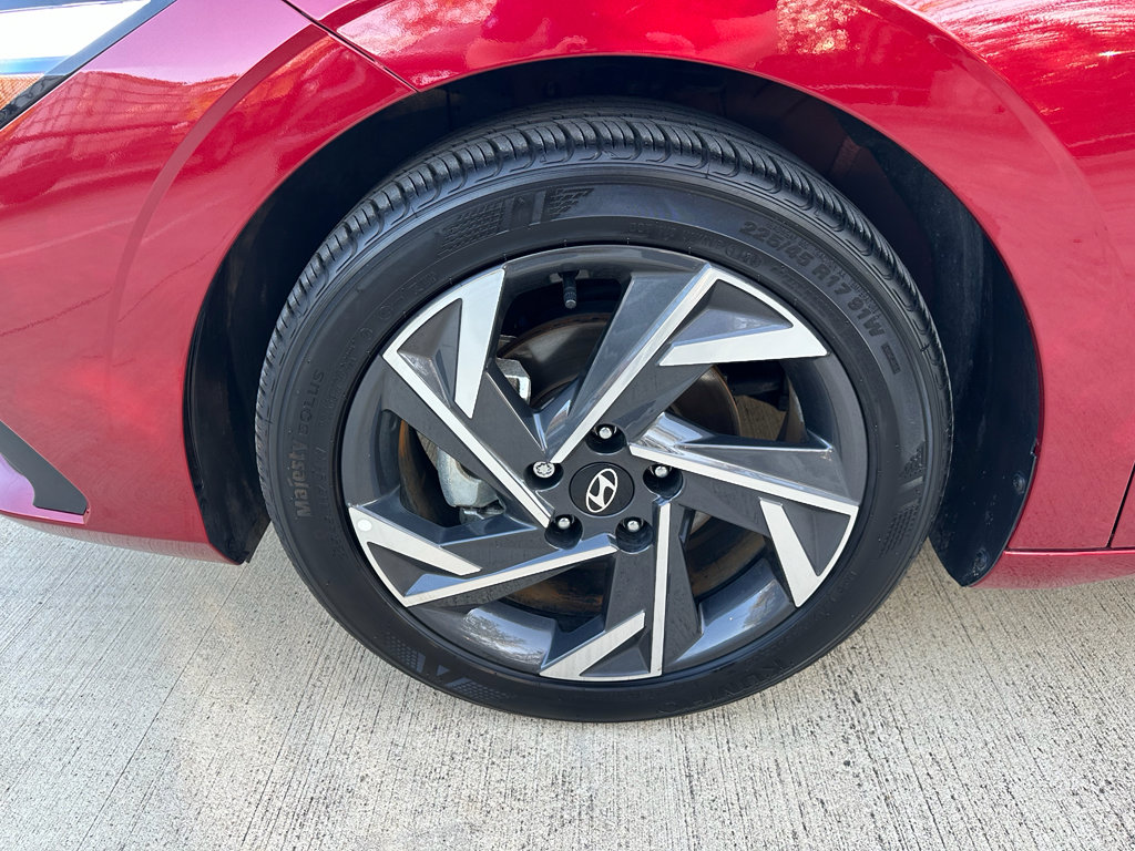 Used 2025 Hyundai Elantra Sport image 29