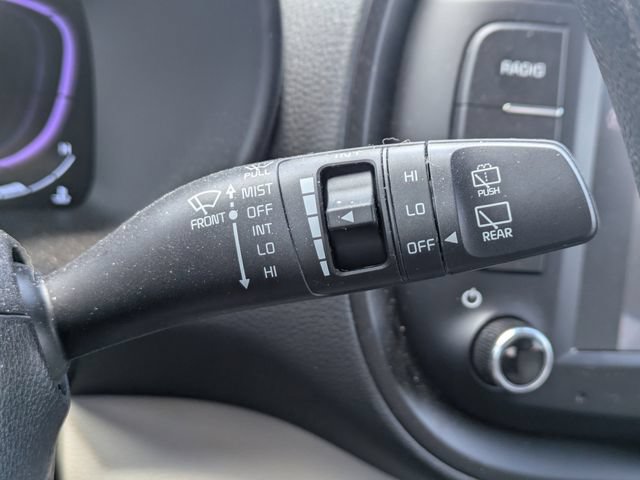 Used 2025 Kia Soul LX w/ LX Technology Package FWD image 26