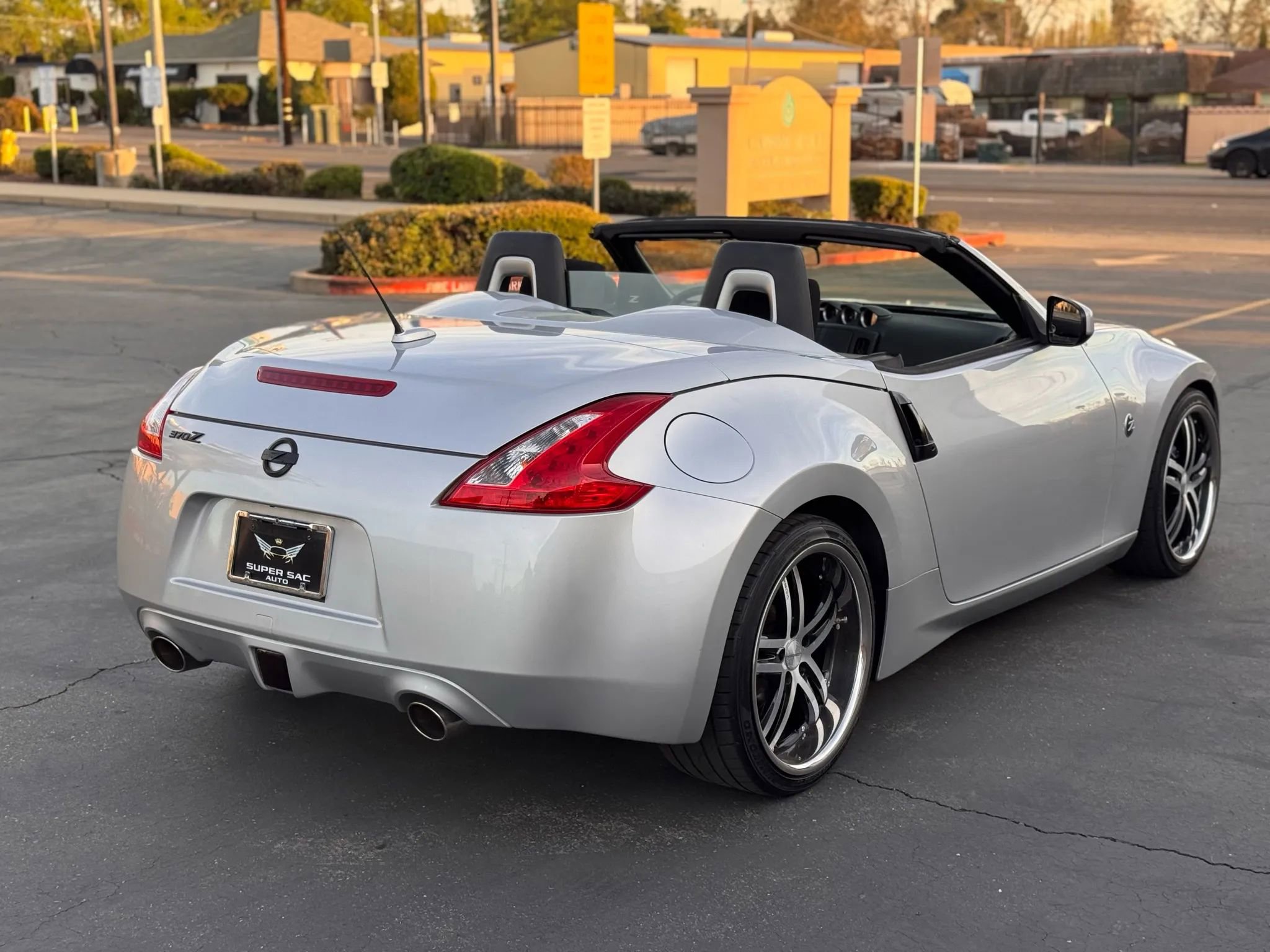 Used 2012 Nissan 370Z Roadster RWD image 23