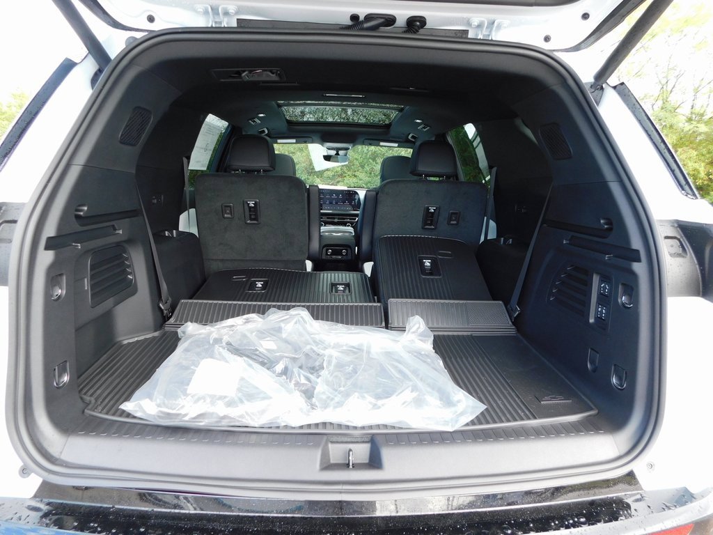 New 2026 Chevrolet Traverse High Country w/ LPO, Floor Liner Package image 27