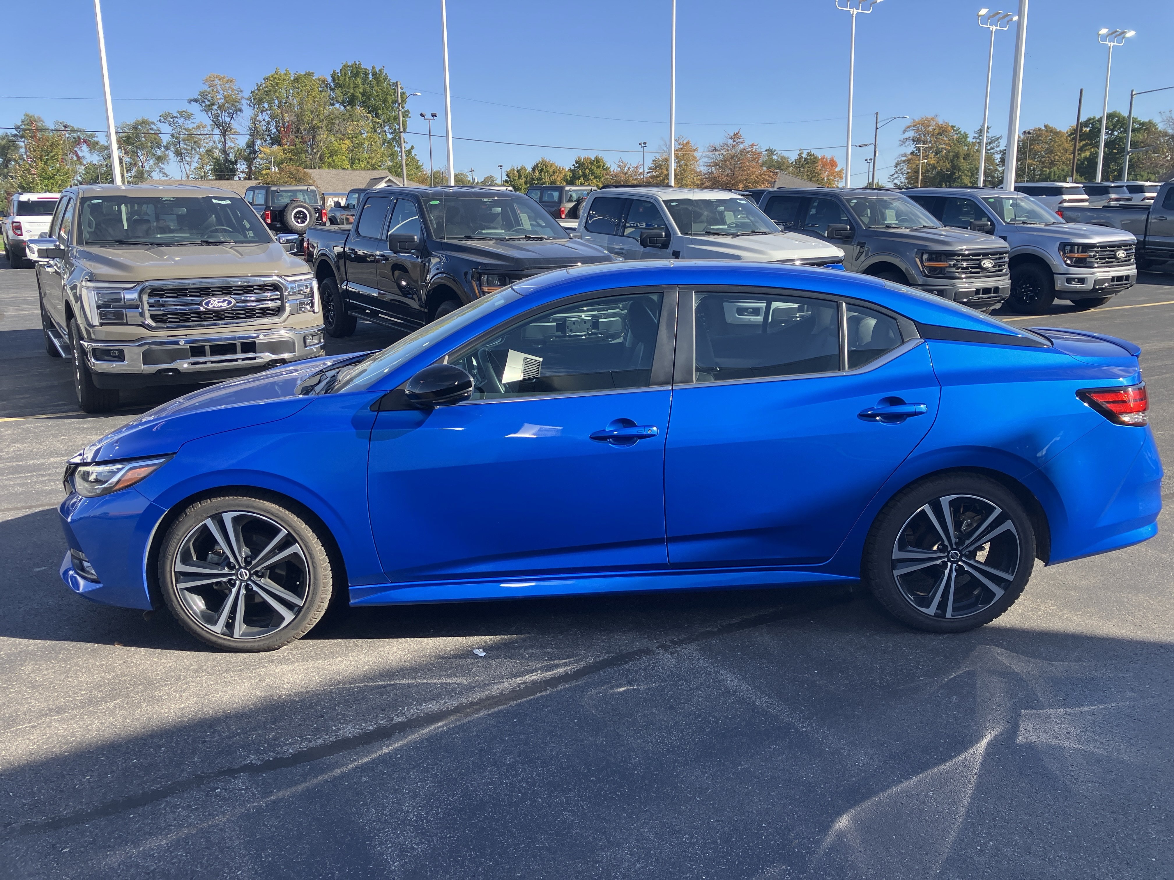 Used 2022 Nissan Sentra SR w/ SR Premium Package FWD image 4