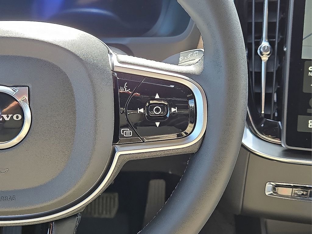 New 2026 Volvo XC90 B6 Plus w/ Protection Package Premier image 18
