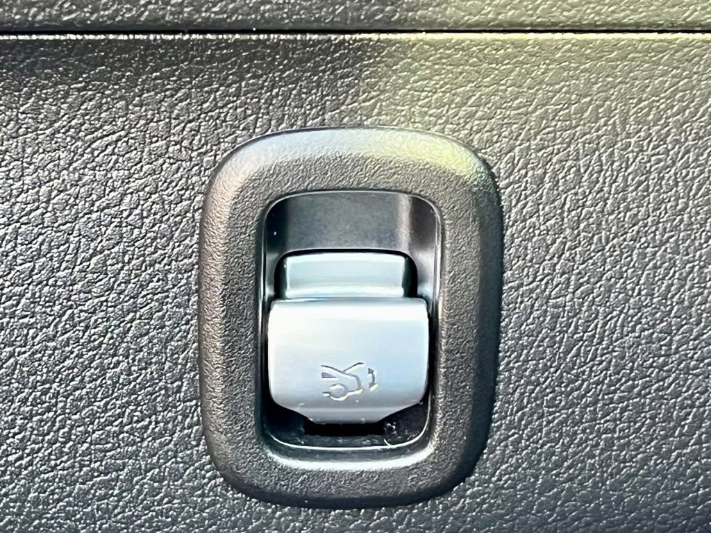 Certified 2023 Mercedes-Benz C 300 4MATIC Sedan image 29