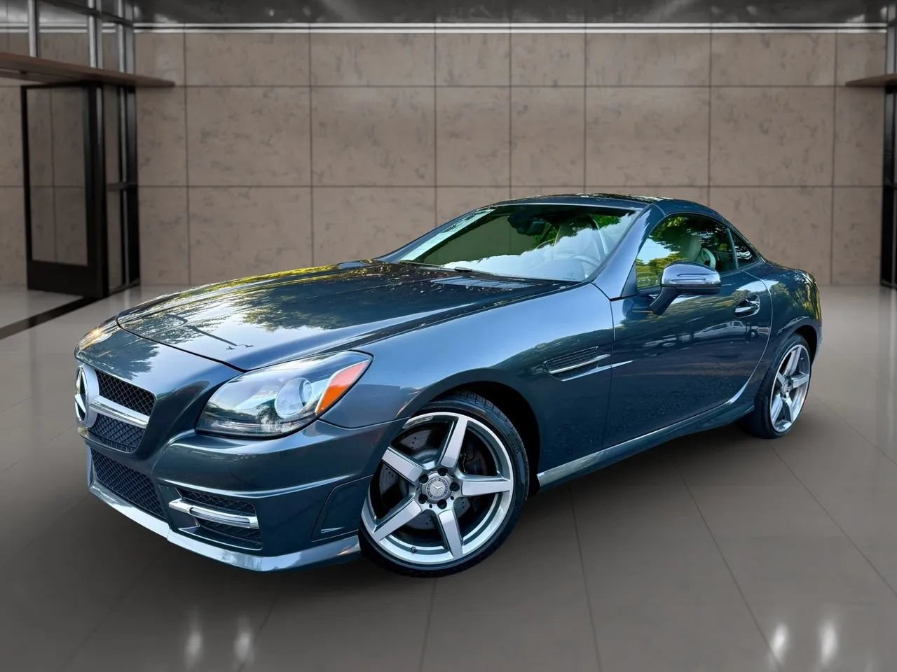 Used 2015 Mercedes-Benz SLK 250 image 3