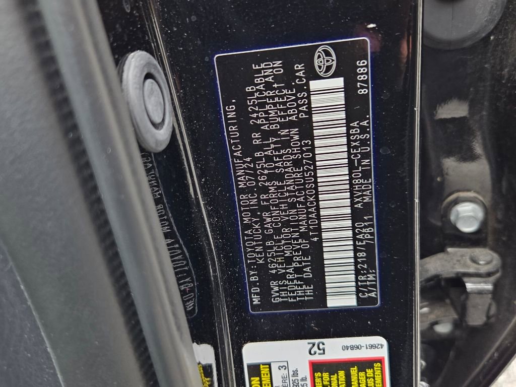 Used 2025 Toyota Camry SE image 6