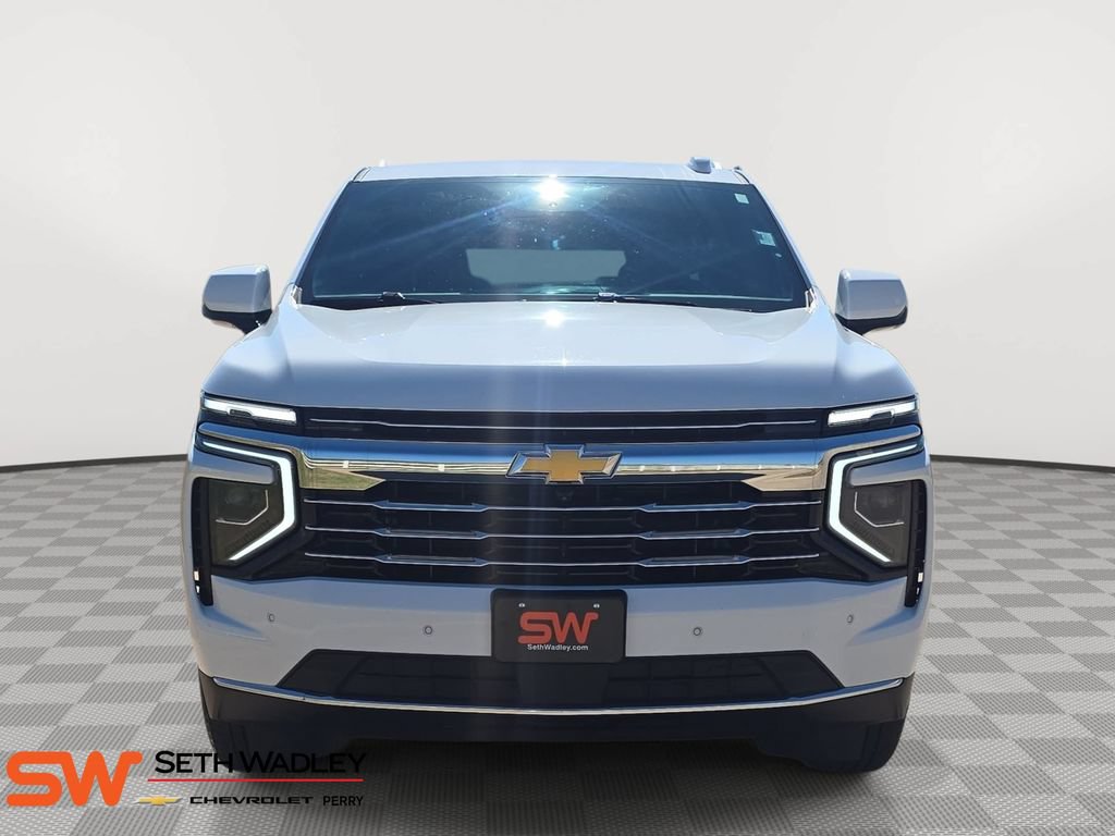 Used 2025 Chevrolet Suburban LT AWD/4WD image 2