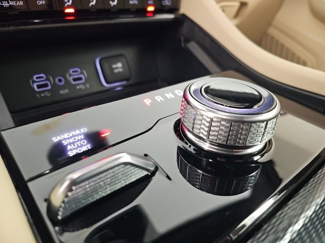 Certified 2024 Jeep Grand Cherokee Limited w/ Luxury Tech Group II image 24