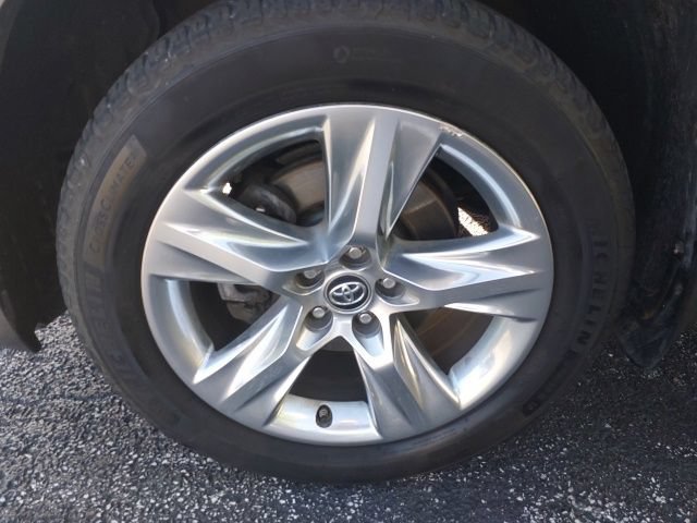 Used 2017 Toyota Highlander Limited AWD/4WD image 4