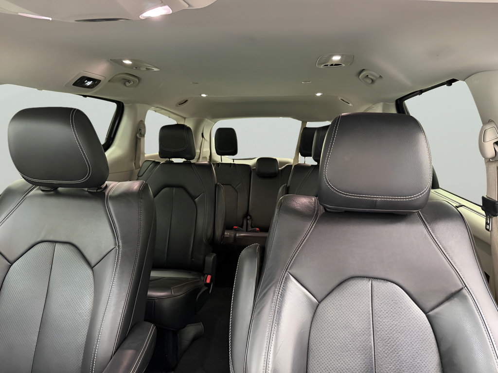 Used 2022 Chrysler Pacifica Touring-L FWD image 14