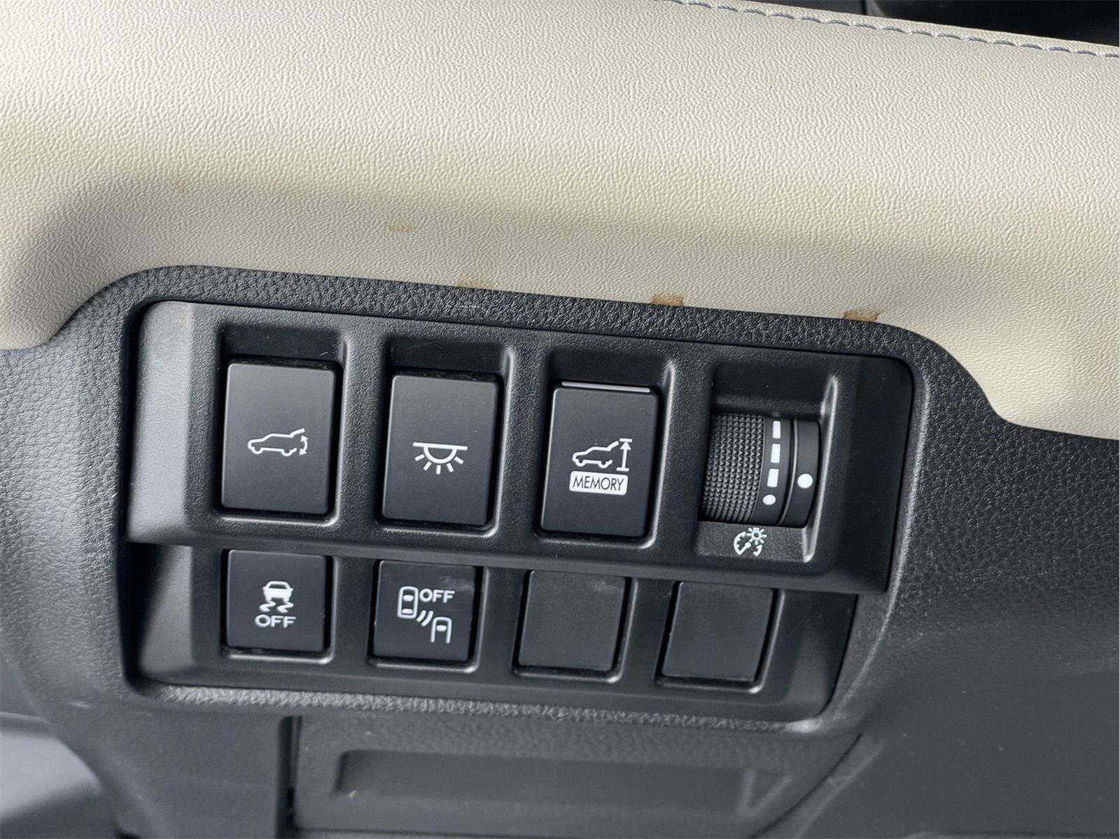 Used 2022 Subaru Ascent Limited w/ Technology Package image 26