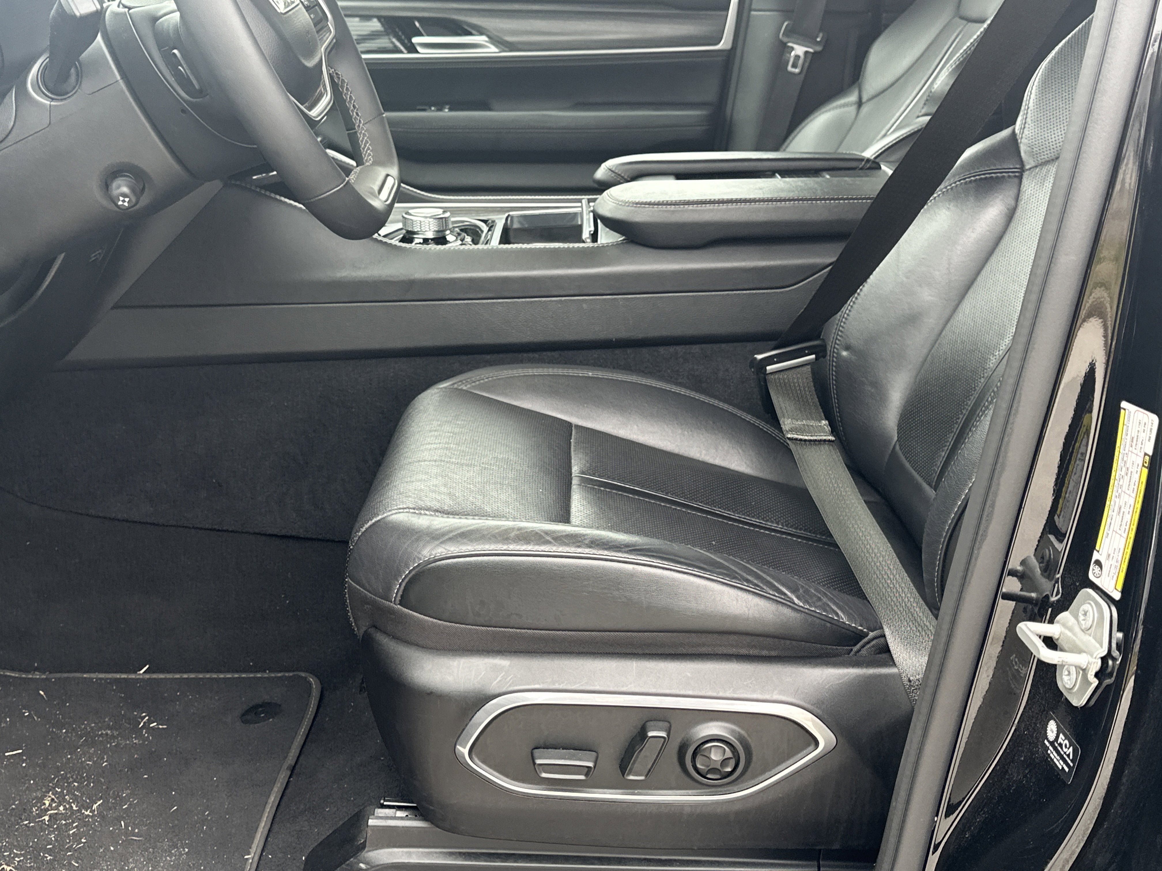 Used 2024 Jeep Wagoneer L Series II image 9