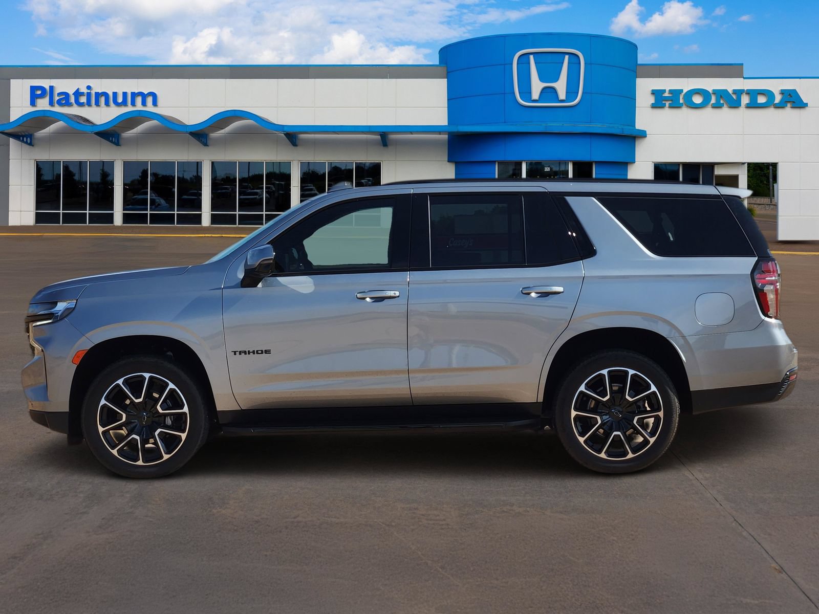 Used 2024 Chevrolet Tahoe RST w/ Luxury Package AWD/4WD image 3