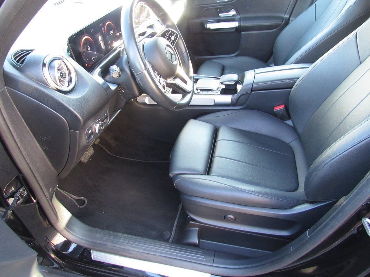 Used 2023 Mercedes-Benz GLB 250 4MATIC image 18