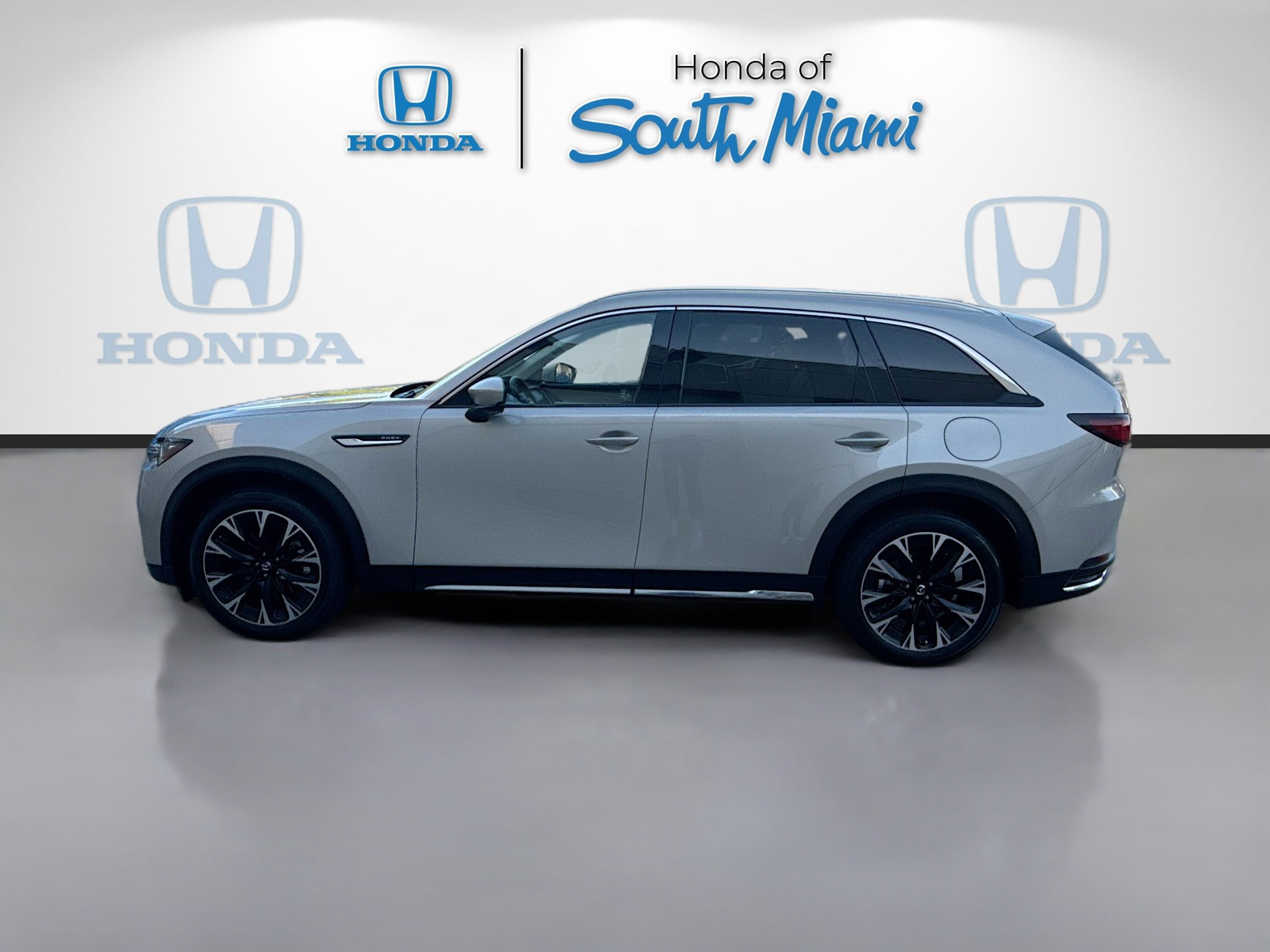 Used 2024 MAZDA CX-90 Plug-In Hybrid w/ Premium Pkg image 4