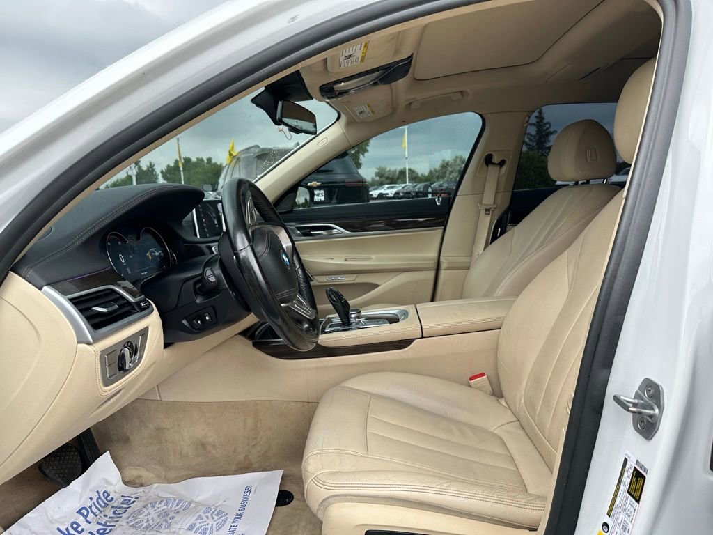 Used 2018 BMW 740i xDrive image 18