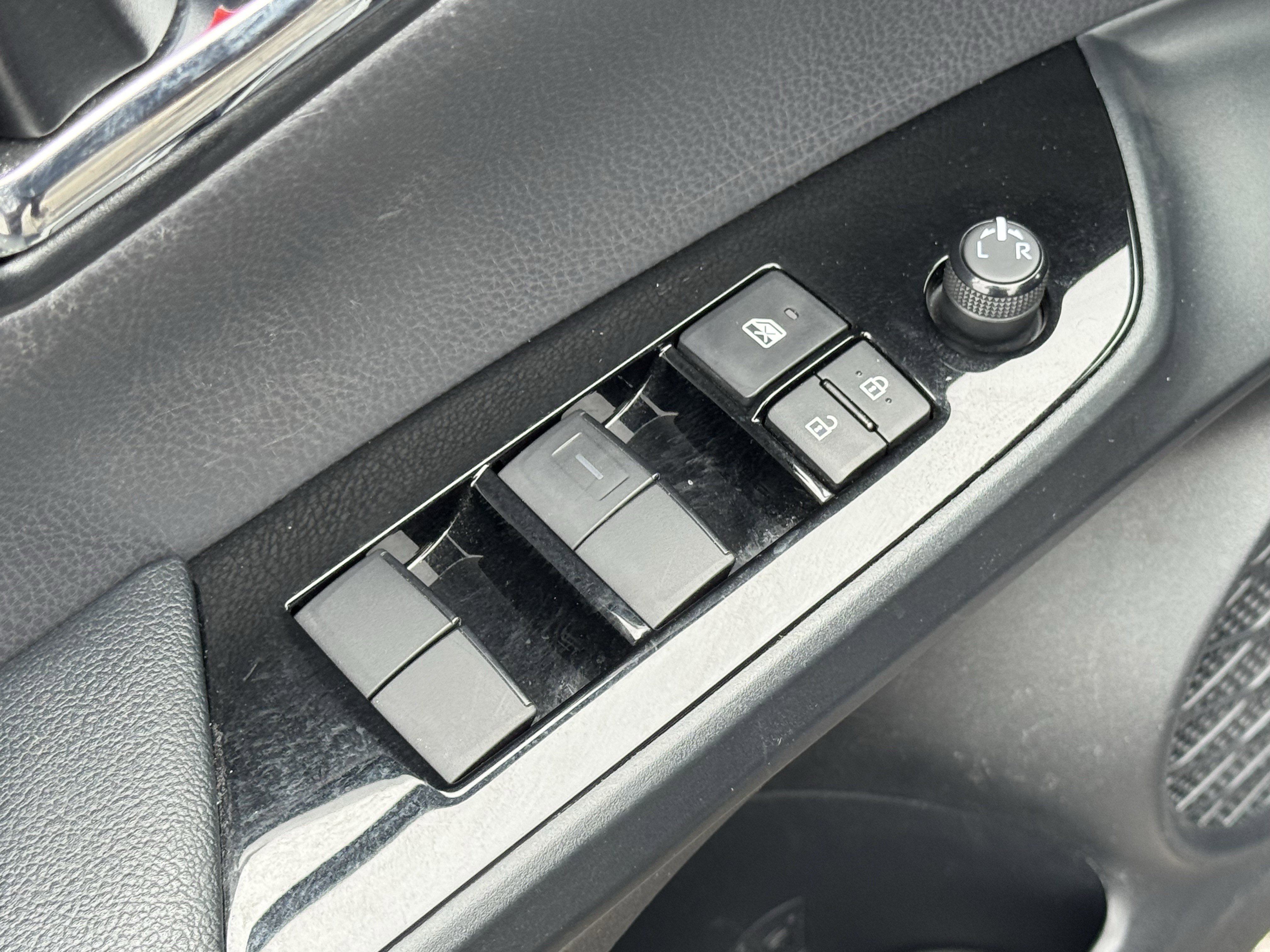 Used 2021 Toyota Prius L Eco image 24