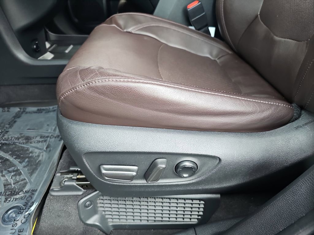 Certified 2022 Toyota Sienna Platinum image 18