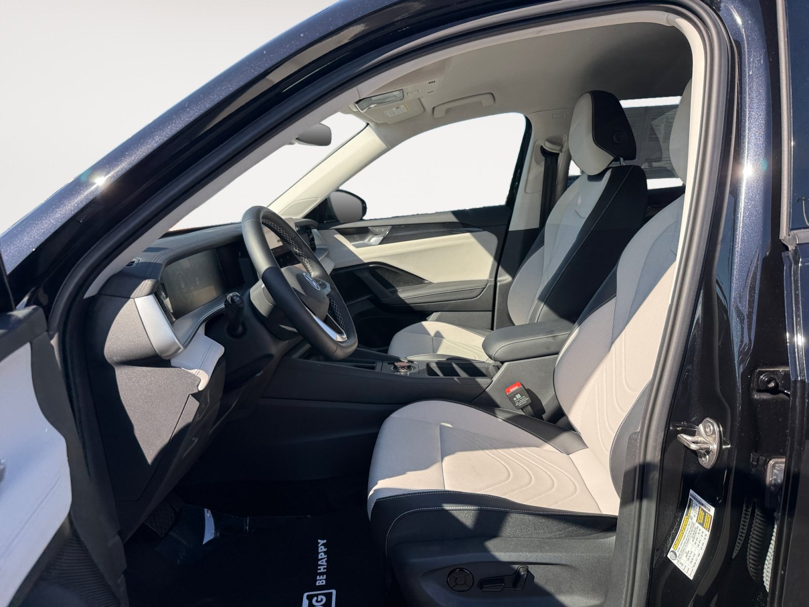 Certified 2025 Volkswagen Tiguan SE AWD/4WD image 10
