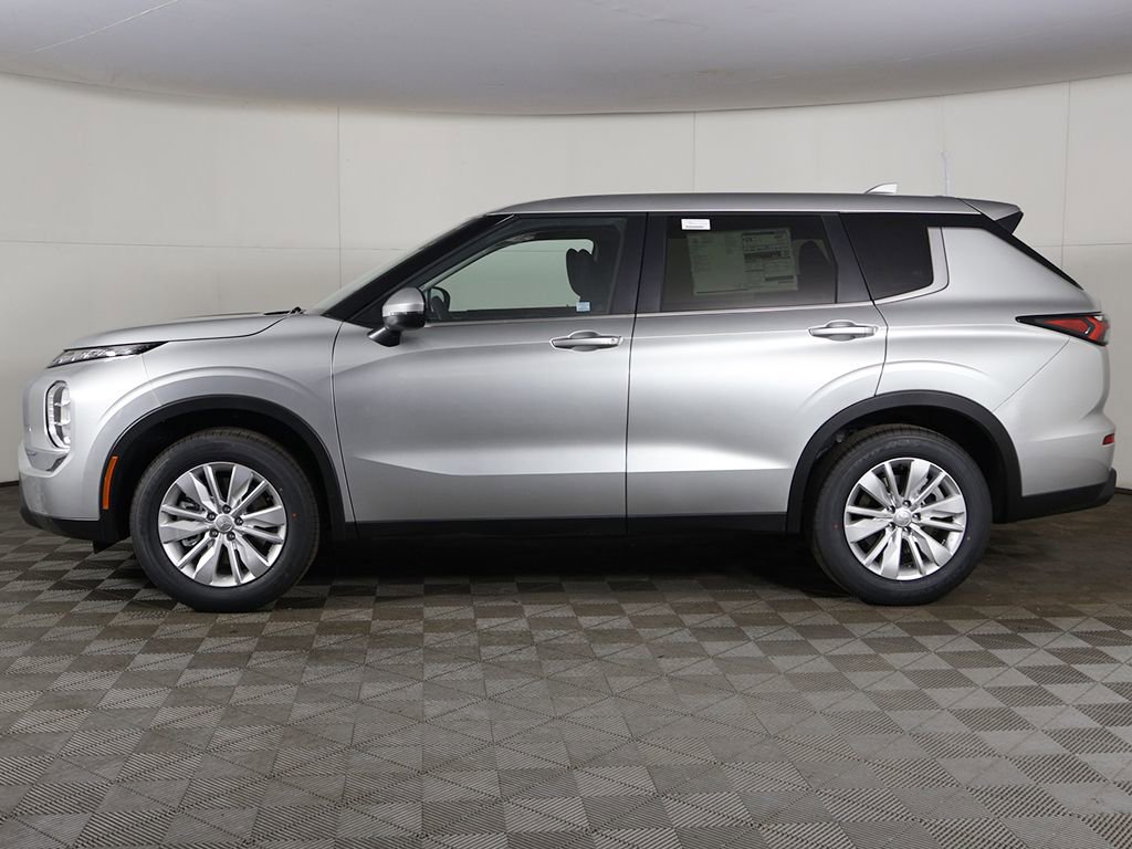 New 2026 Mitsubishi Outlander ES FWD image 16