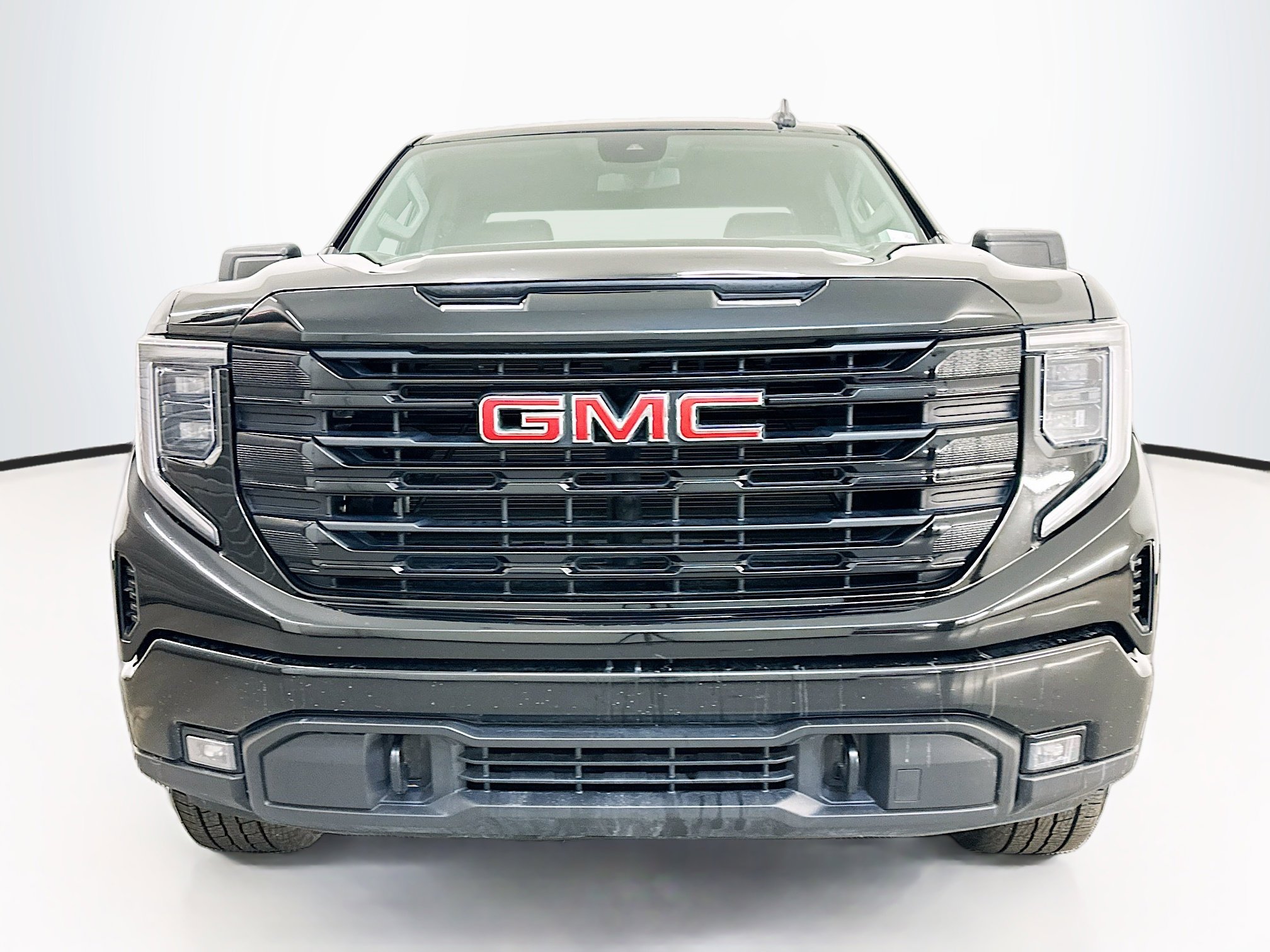 Used 2024 GMC Sierra 1500 Elevation image 2