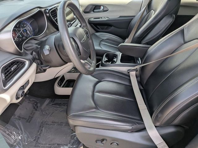 Used 2023 Chrysler Pacifica Touring-L FWD image 12