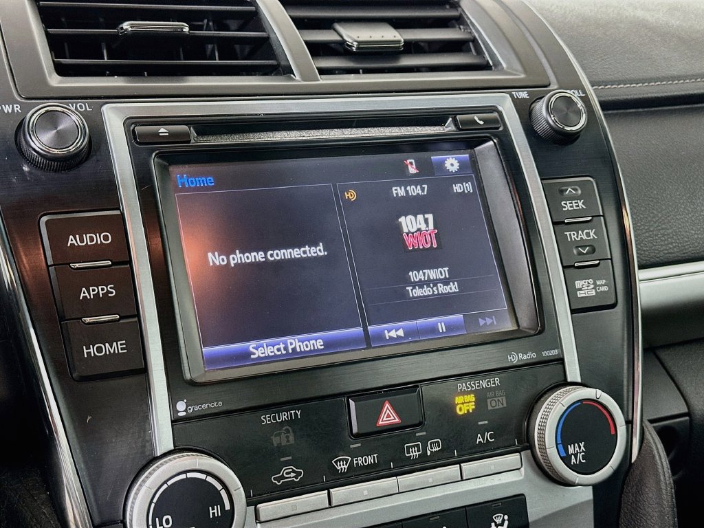 Used 2014 Toyota Camry SE FWD image 19