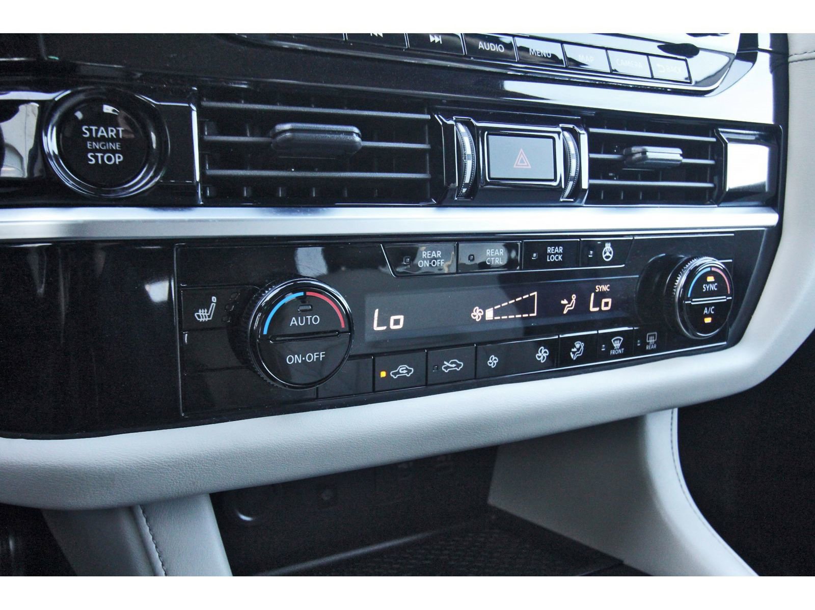 Used 2025 Nissan Pathfinder SL image 30