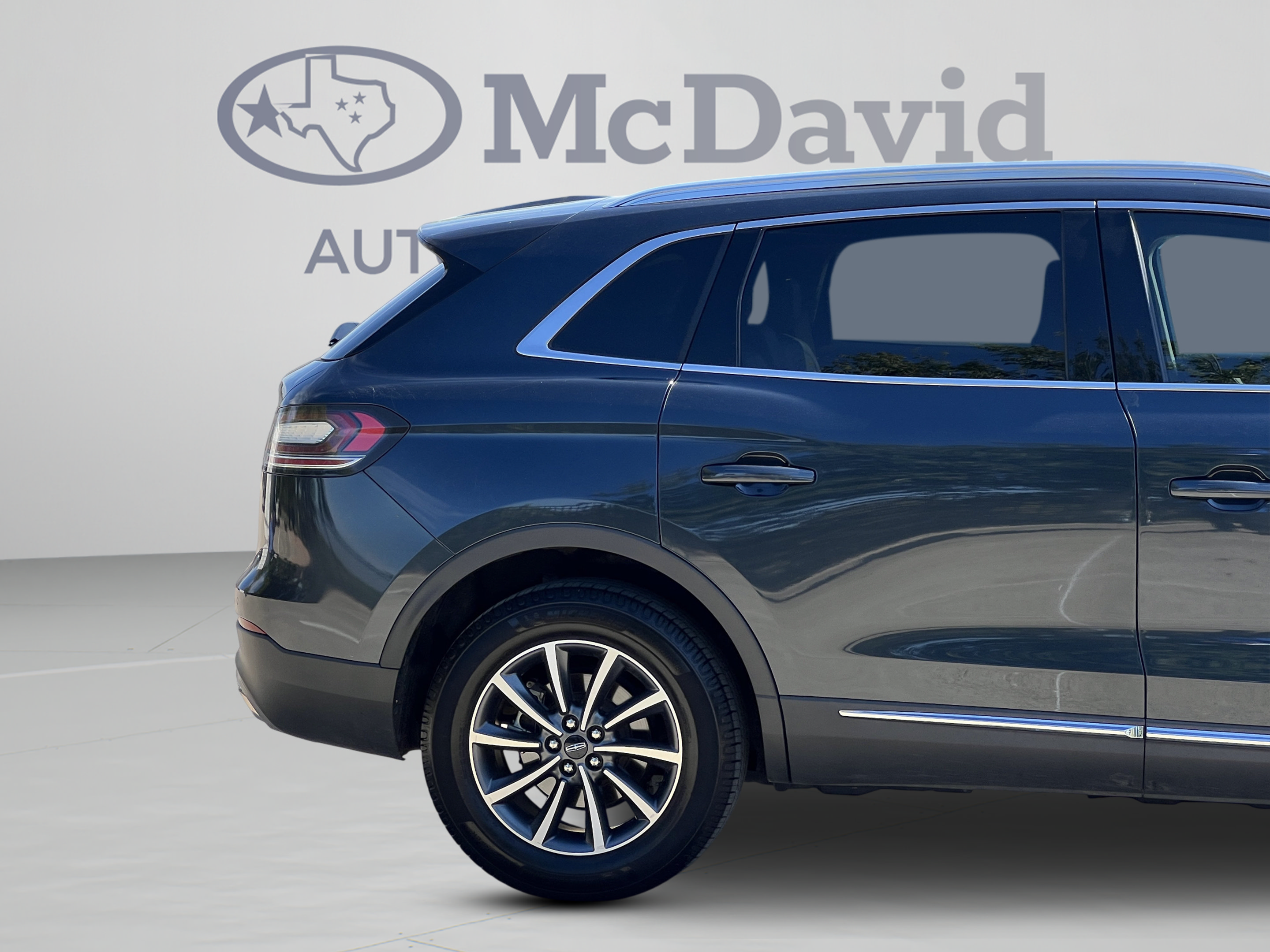Used 2022 Lincoln Nautilus FWD image 30