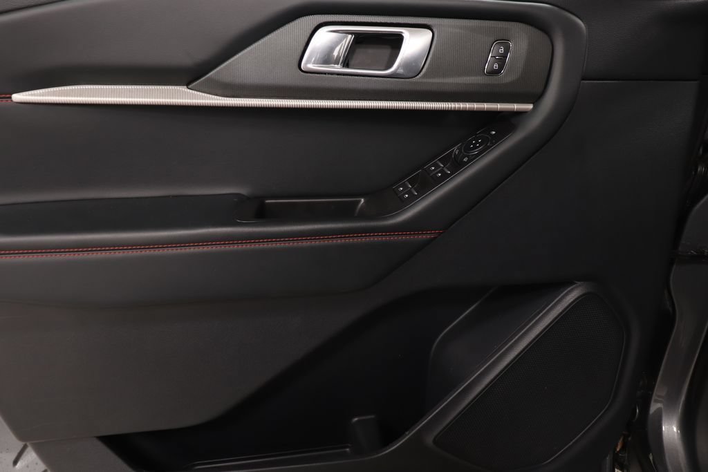 Used 2025 Ford Explorer ST-Line w/ ST-Line Street Pack AWD/4WD image 23