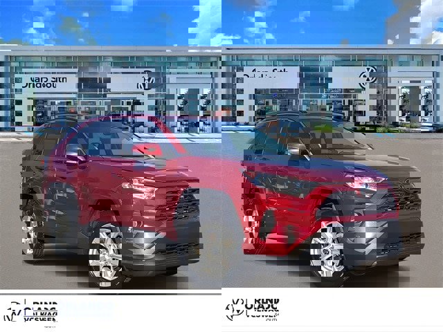 Used 2021 Toyota RAV4 XLE image 1