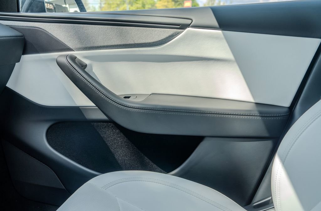 Used 2026 Tesla Model Y Long Range image 12