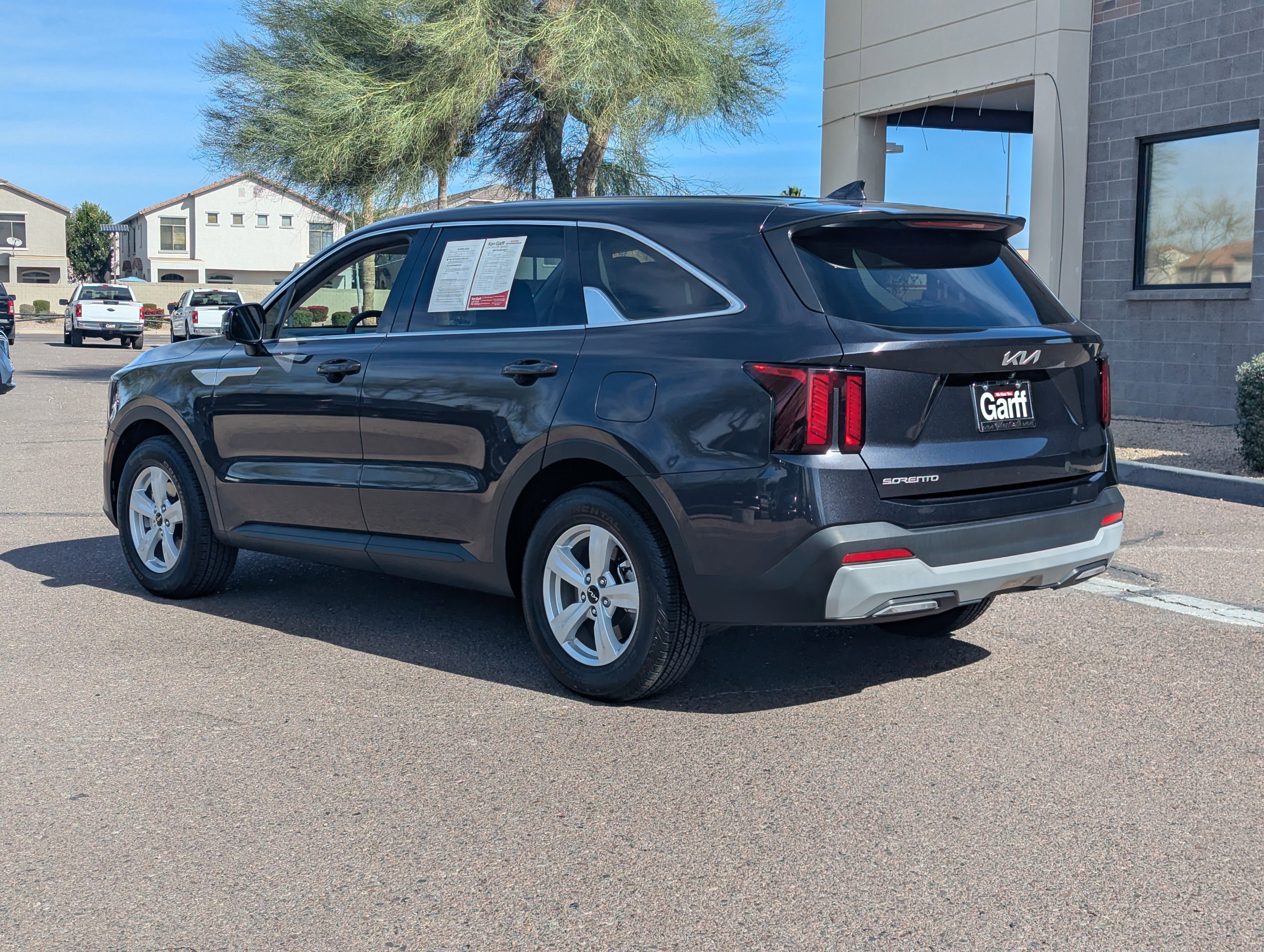 Certified 2025 Kia Sorento LX image 4