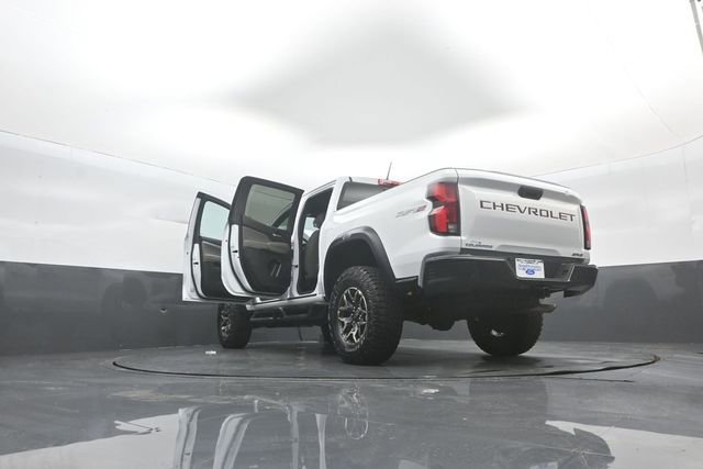 Used 2024 Chevrolet Colorado ZR2 w/ Safety Package AWD/4WD image 43