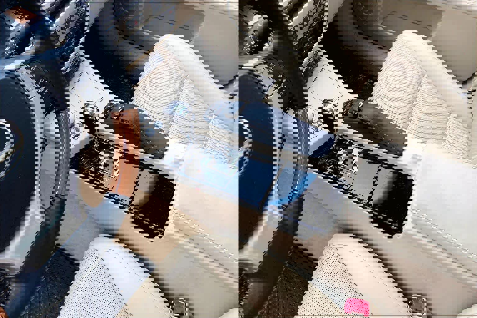 Used 2014 Lexus ES 300h w/ Premium Package w/Bamboo Trim image 17