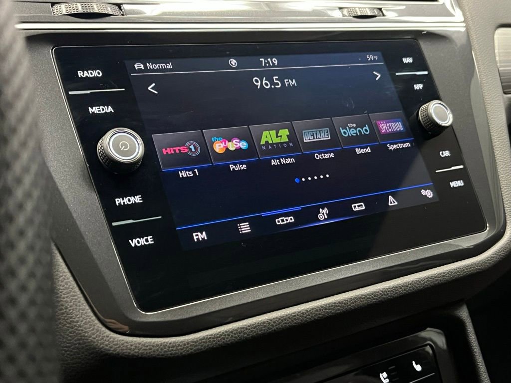 Used 2024 Volkswagen Tiguan SEL R-Line image 27