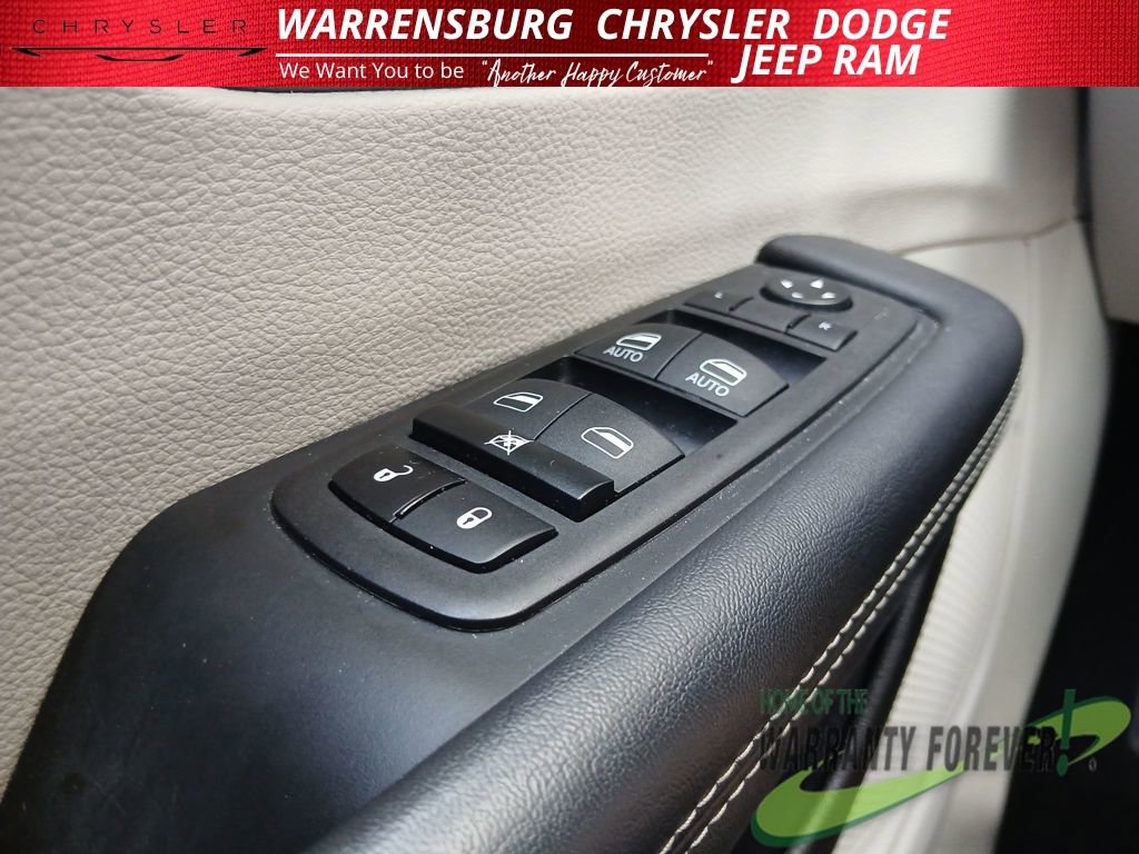 Used 2023 Chrysler Pacifica Touring-L image 33