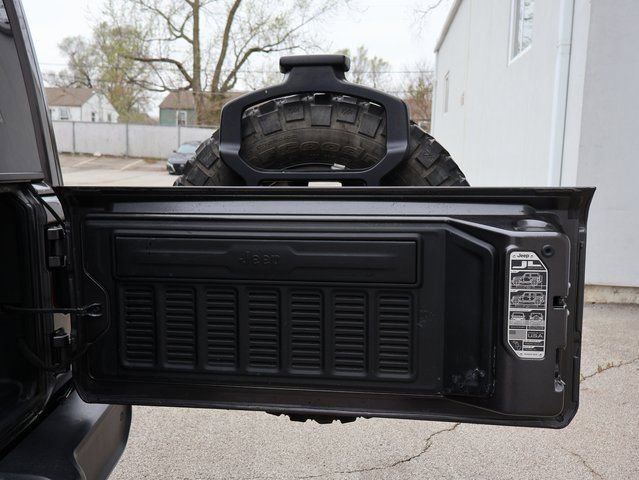 Used 2018 Jeep Wrangler Unlimited Sahara w/ Quick Order Package 24M Moab image 23