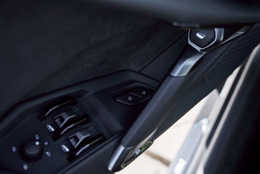 Used 2025 Lamborghini Revuelto AWD/4WD image 39