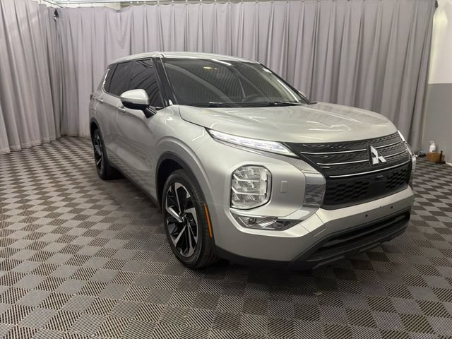 Used 2022 Mitsubishi Outlander ES AWD/4WD image 3
