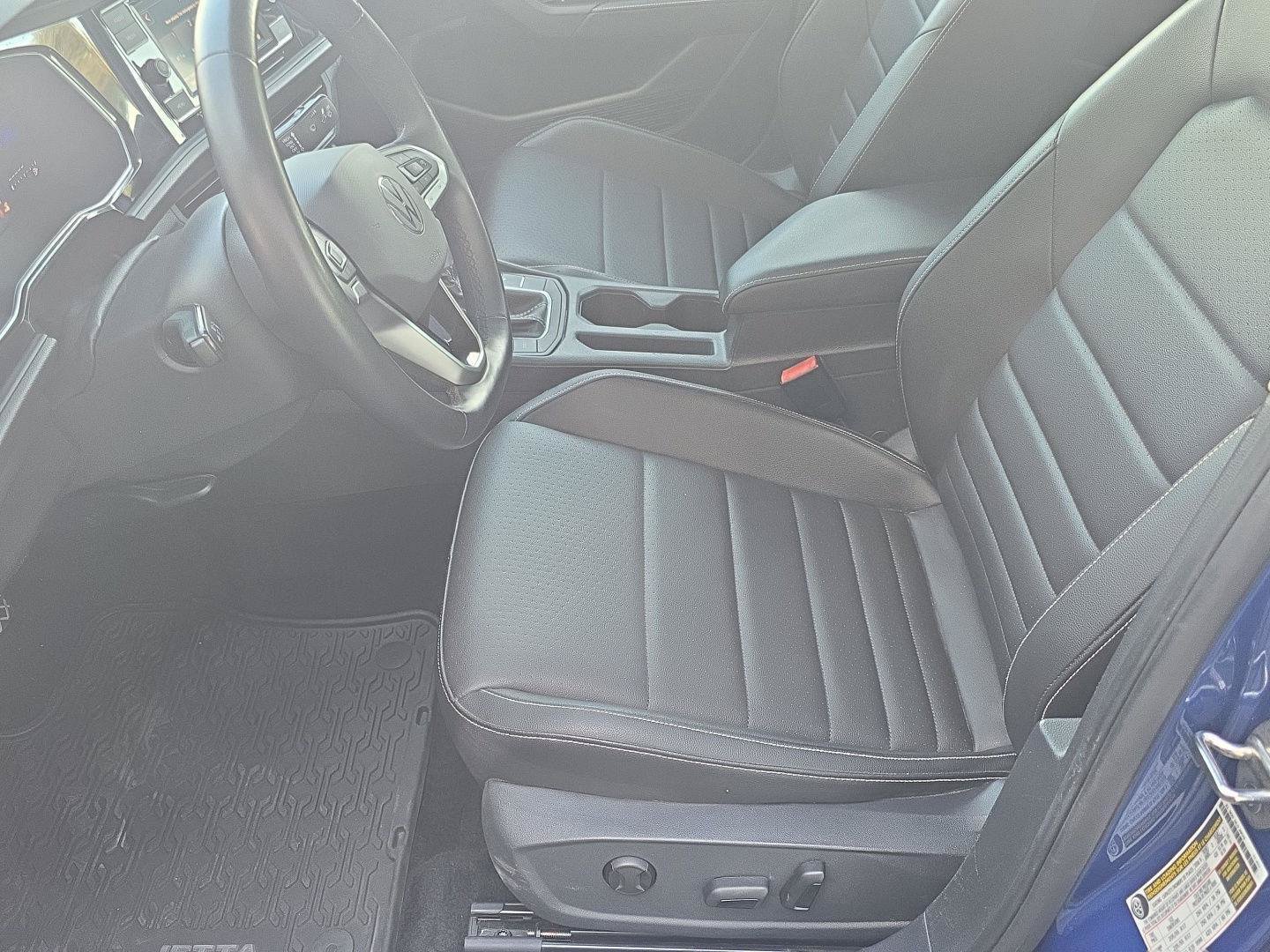 Used 2024 Volkswagen Jetta SE w/ Panoramic Sunroof Package FWD image 11