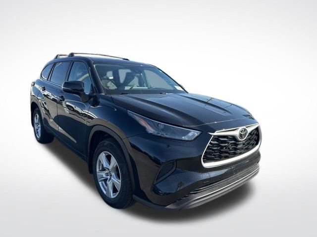 Used 2023 Toyota Highlander L FWD image 7