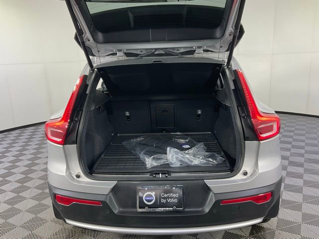 Certified 2023 Volvo XC40 B5 Plus w/ Climate Package image 34