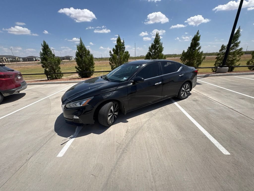 Used 2022 Nissan Altima 2.5 SV w/ SV Premium Package FWD image 3