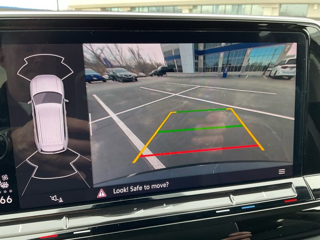 Used 2025 Volkswagen Atlas SE image 16