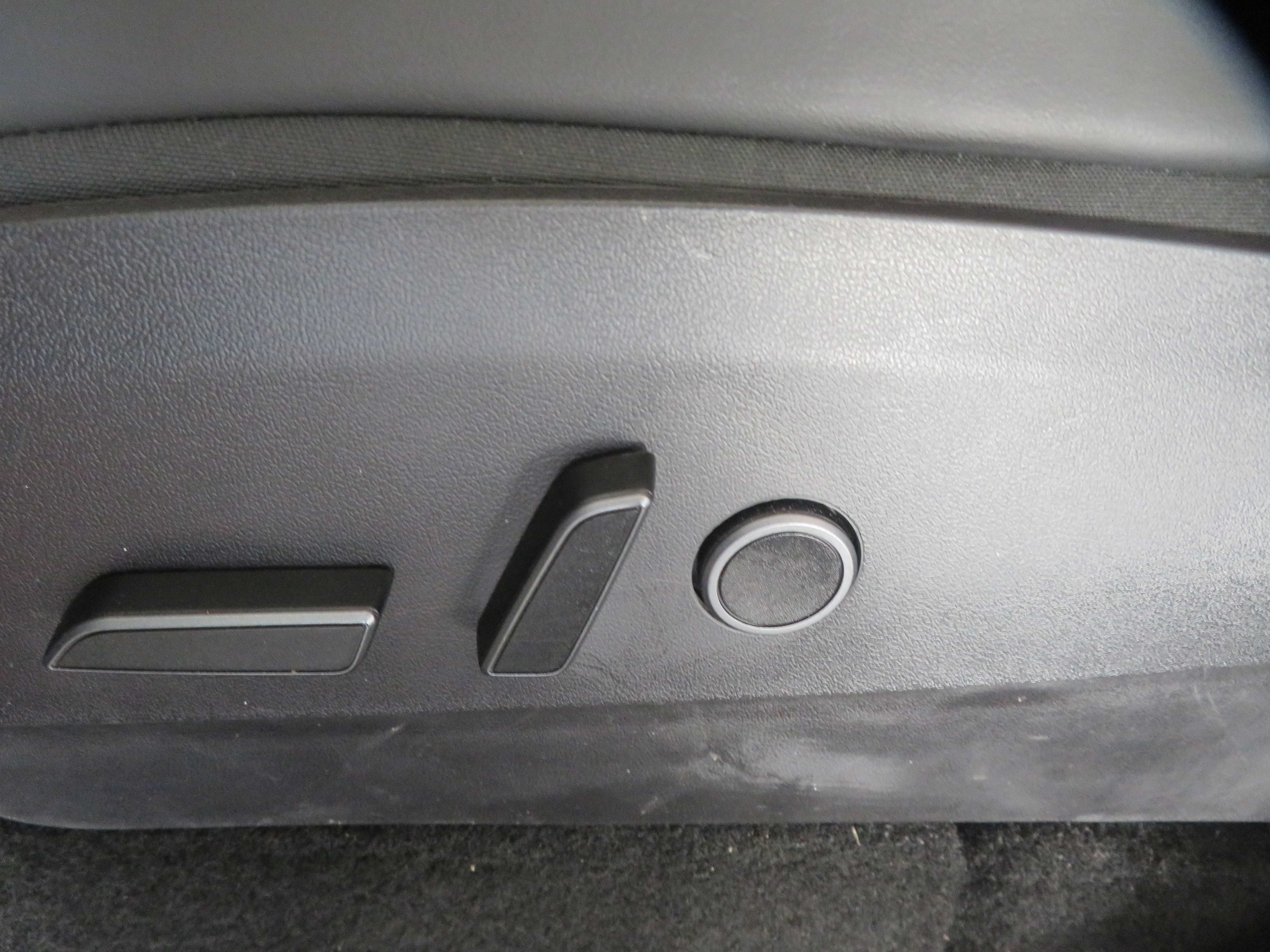 Used 2022 Tesla Model Y Performance AWD/4WD image 16