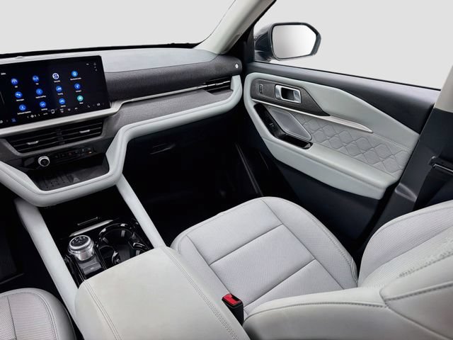 Used 2025 Ford Explorer Platinum w/ Ultimate Package AWD/4WD image 28