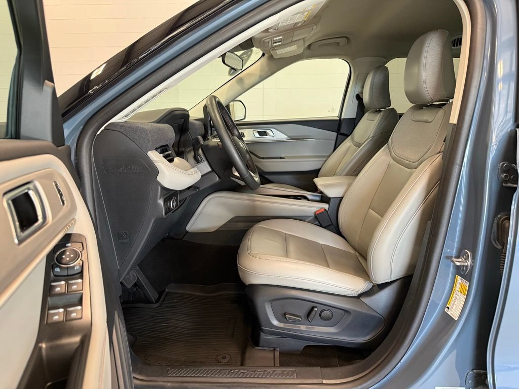 Certified 2025 Ford Explorer Active w/ Active Comfort Package AWD/4WD image 20